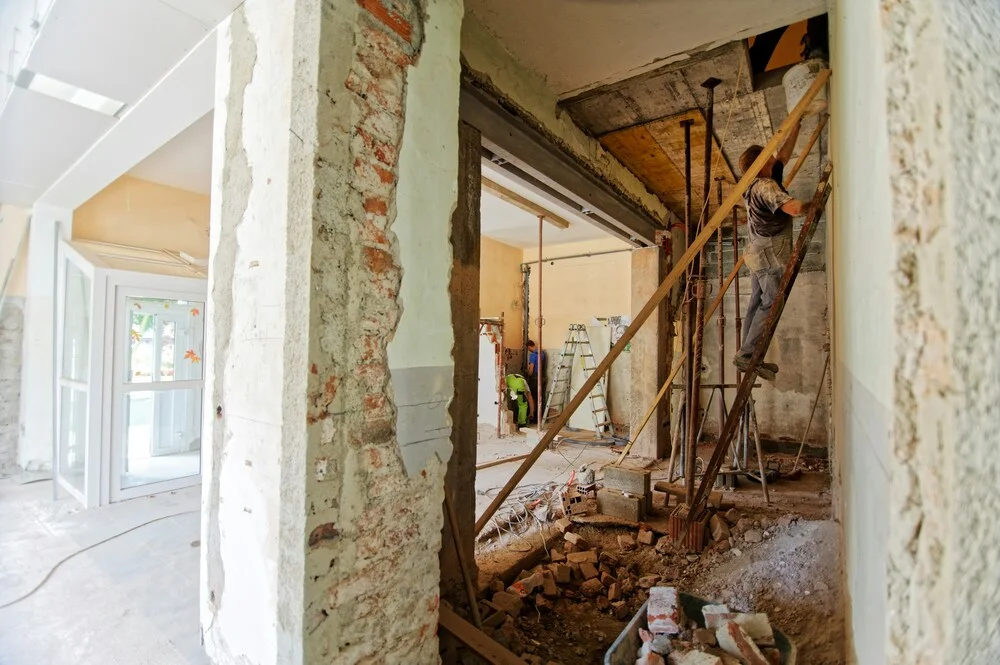 Acheter dans l'ancien avec travaux : comment estimer le coût de rénovation ?