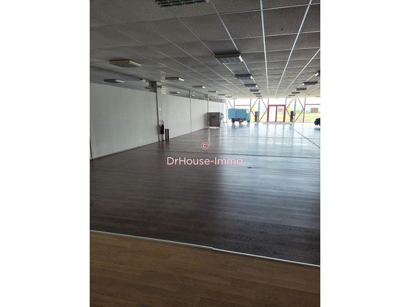 Local d'activités location 2 pièces Cussac-sur-Loire 1220m²