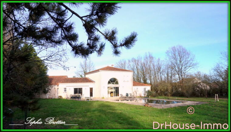 Vente Maison 220m² 6 Pièces à Montreuil-Bonnin (86470) - Dr House-Immo
