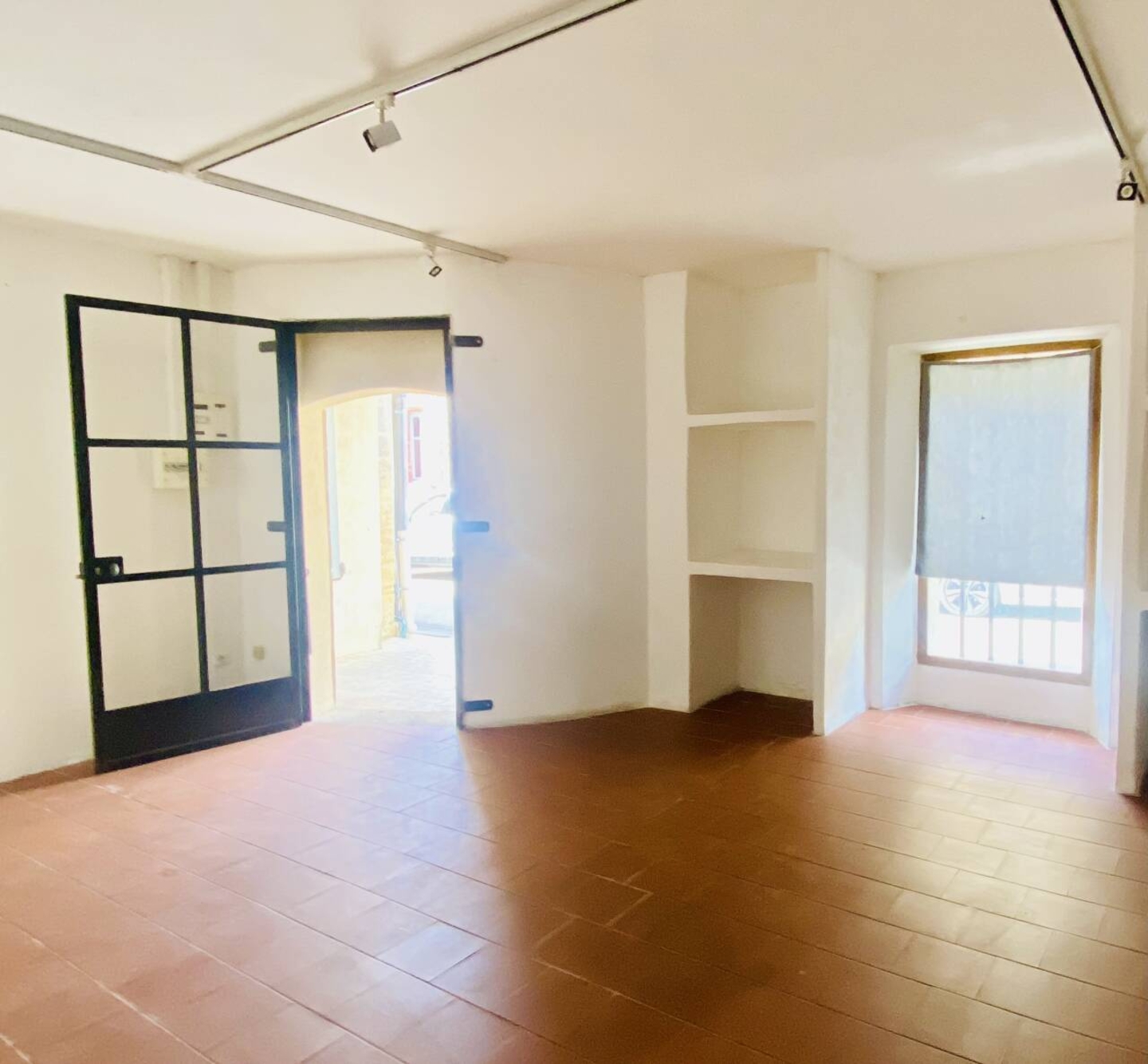 Photo 2 : Location Commerce 2 pièces Gigondas 80 m²