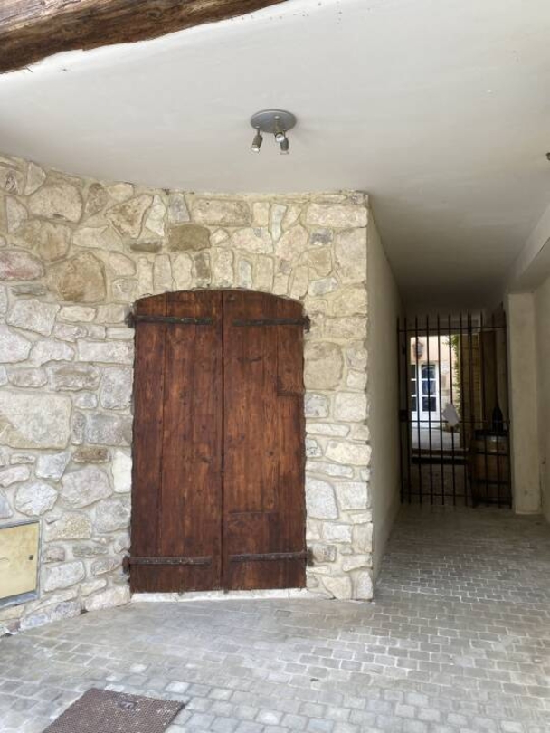 Photo 1 : Location Commerce 2 pièces Gigondas 80 m²