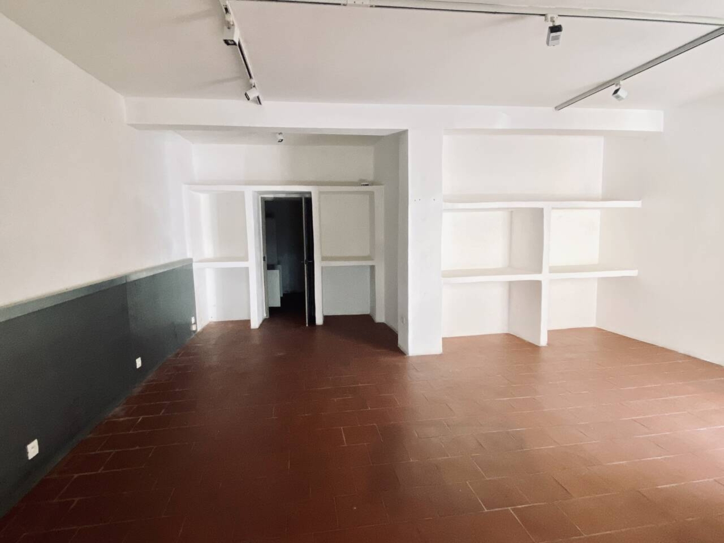Photo 3 : Location Commerce 2 pièces Gigondas 80 m²
