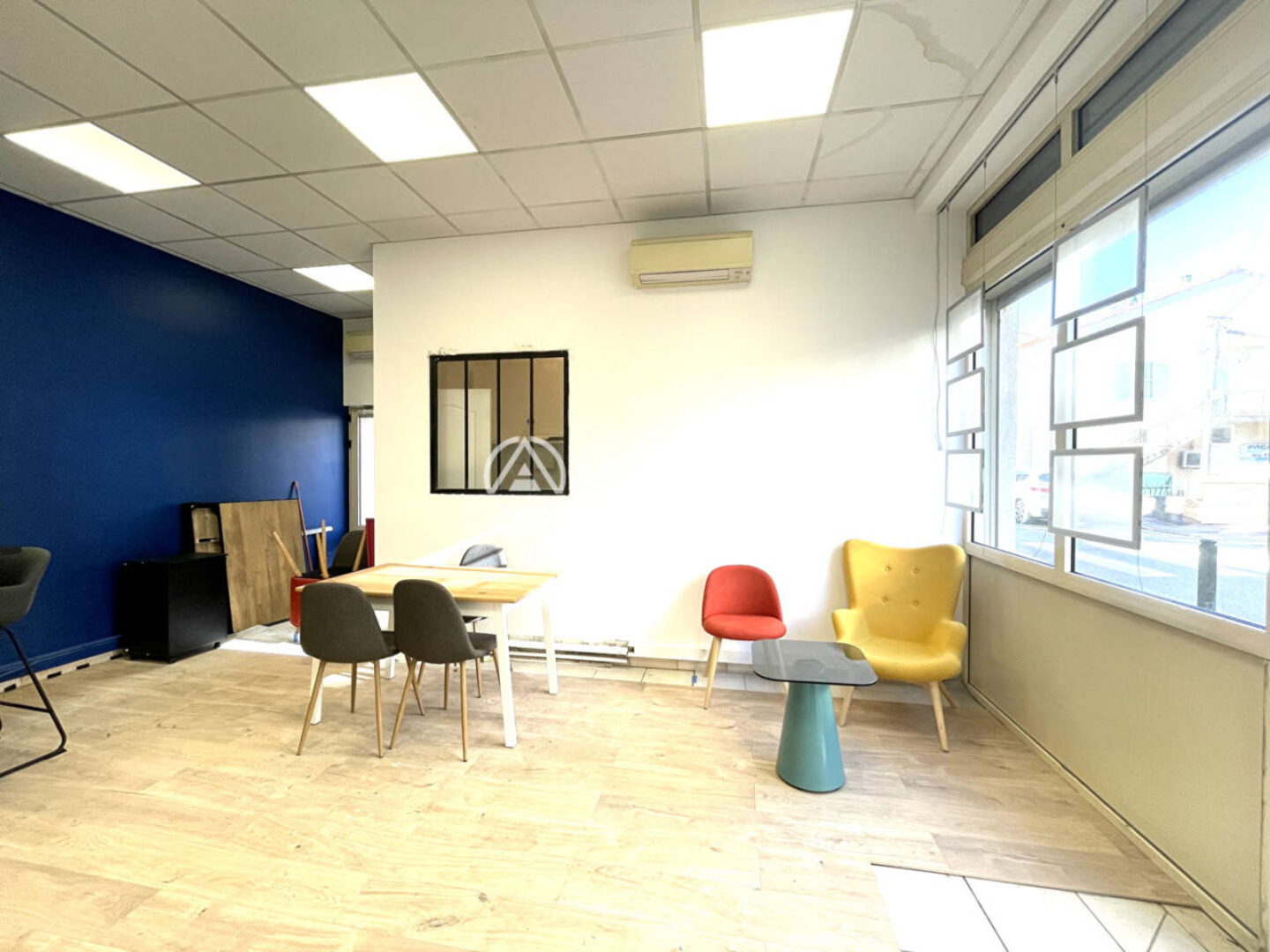 Photo 2 : Location Bureau 2 pièces Roquebrune-sur-Argens 32 m²