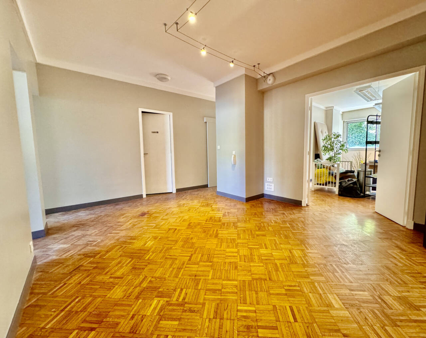 Photo 1 : Location Appartement 4 pièces Marseille 100 m²