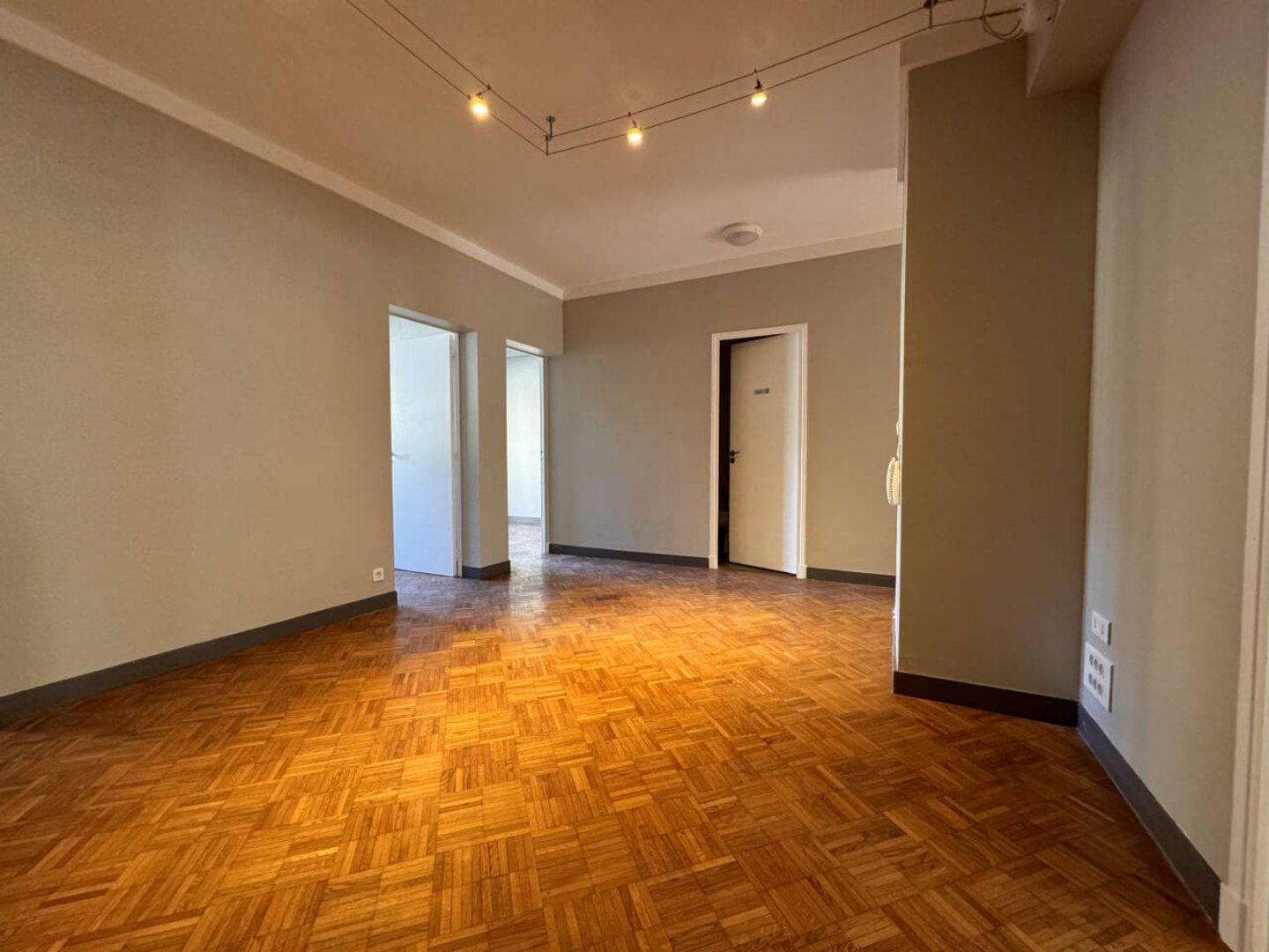 Photo 2 : Location Appartement 4 pièces Marseille 100 m²