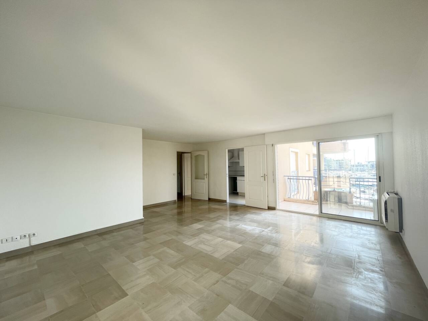 Photo 2 : Location Appartement 3 pièces Fréjus 83 m²