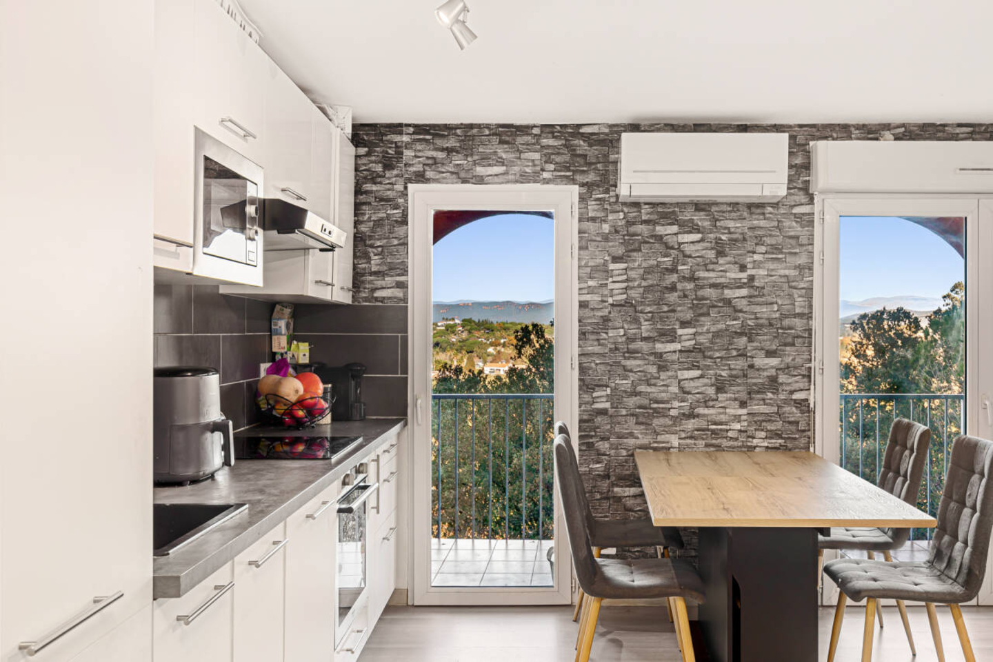 Photo 1 : Vente Appartement 3 pièces Fréjus 58 m²