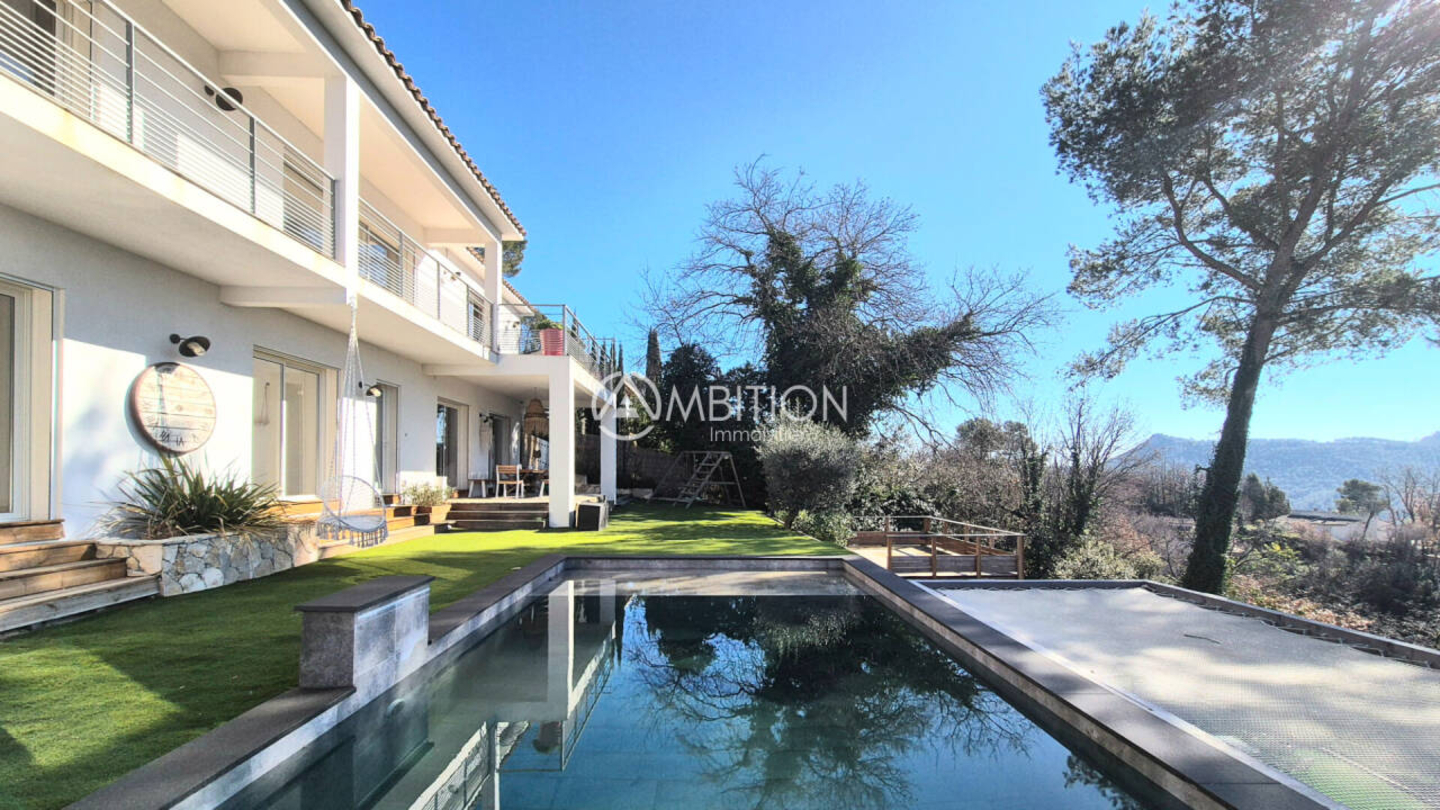 Photo 1 : Vente Maison 6 pièces Bagnols-en-Forêt 190 m²
