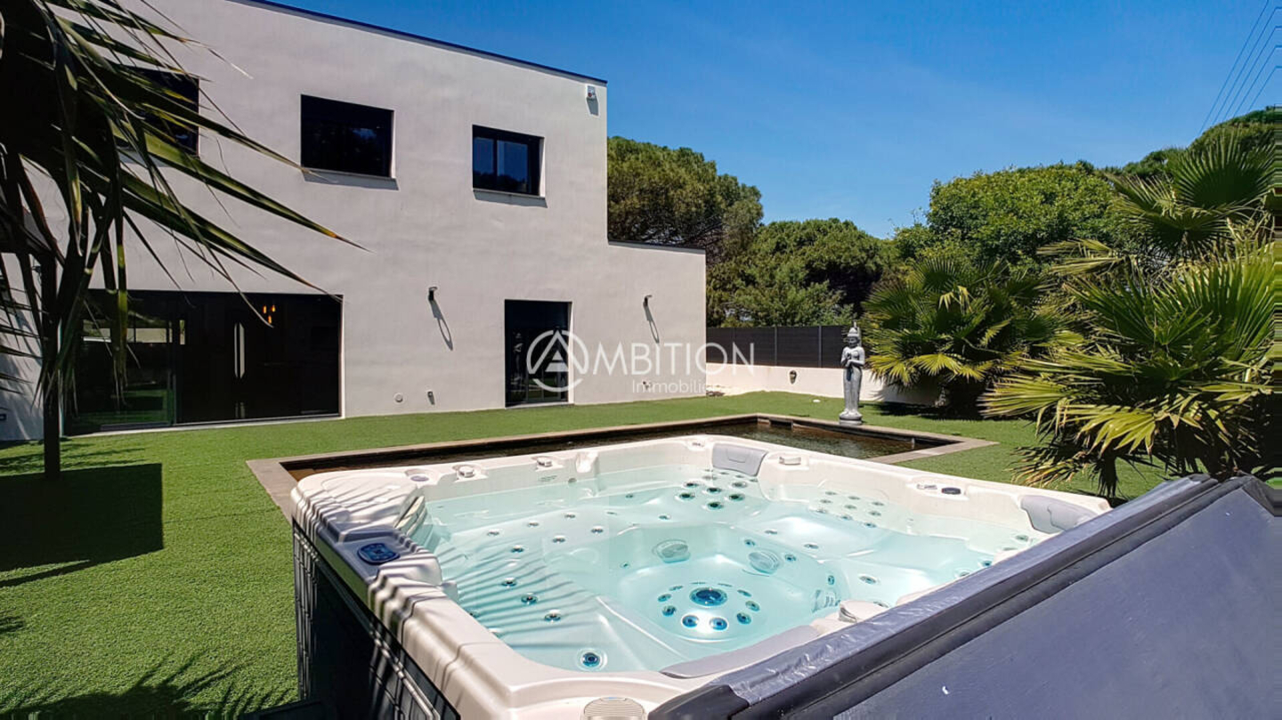 Photo 2 : Vente Maison 5 pièces Saint Aygulf 157 m²