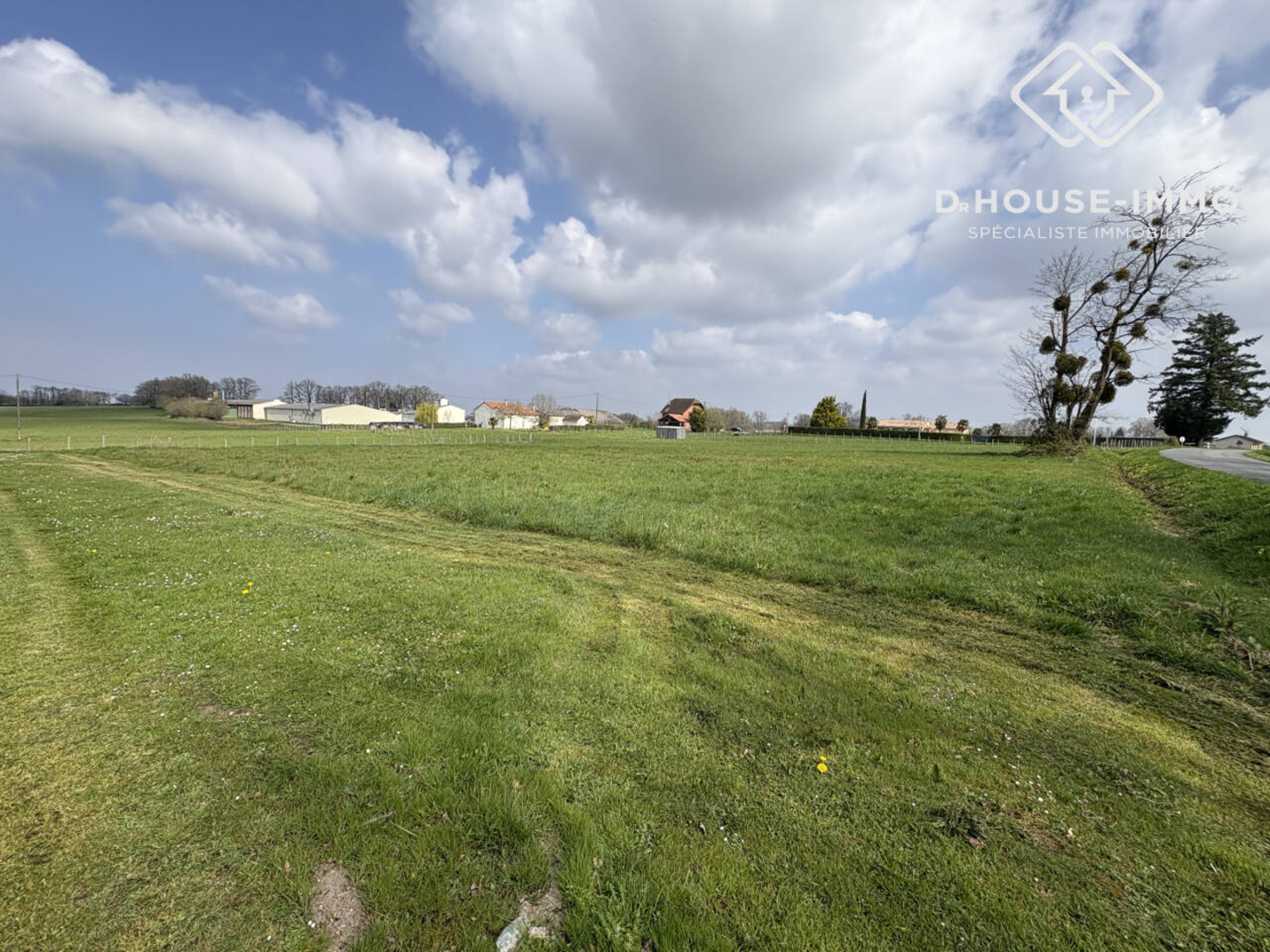 Photo 2 : Vente Terrain Nontron 2960 m²