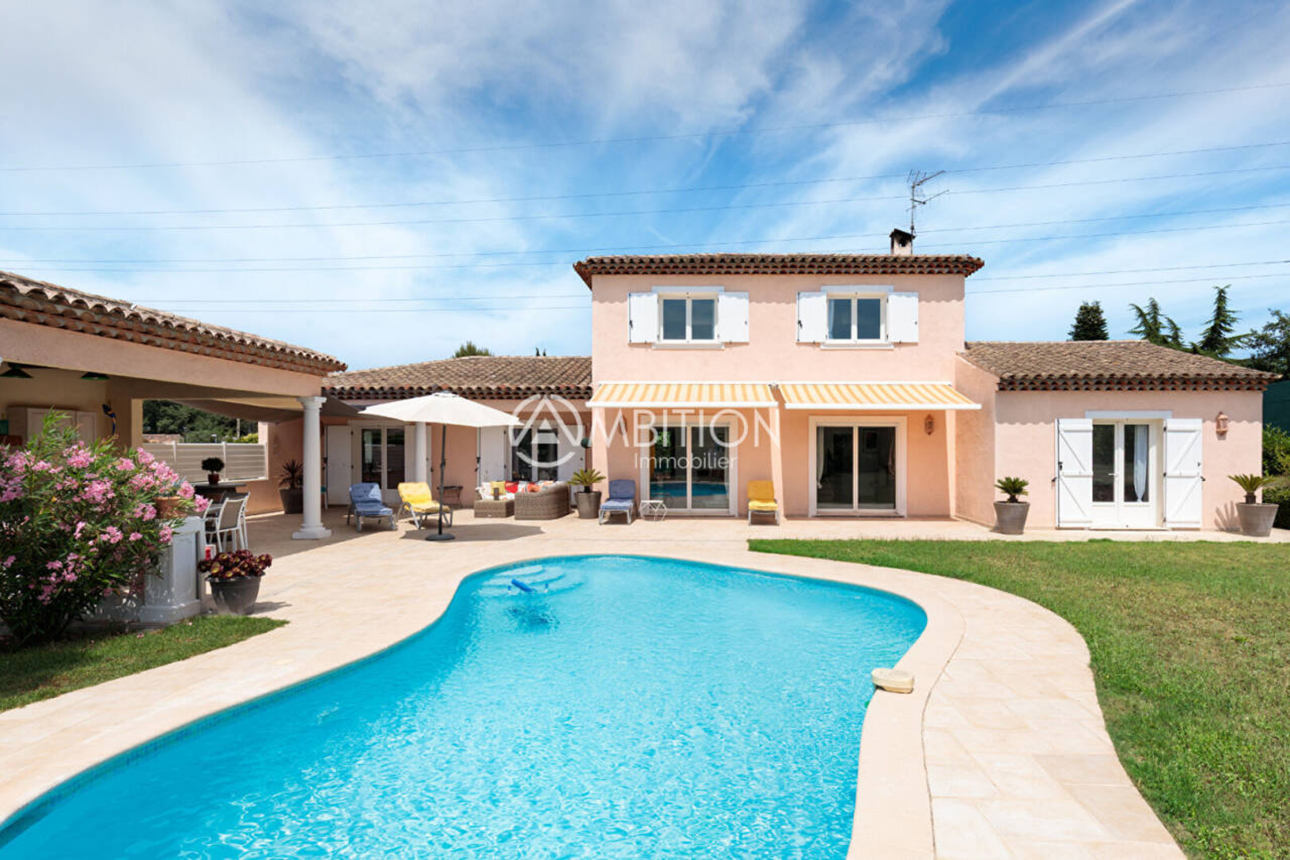 Photo 1 : Vente Maison 8 pièces Mouans-Sartoux 267 m²