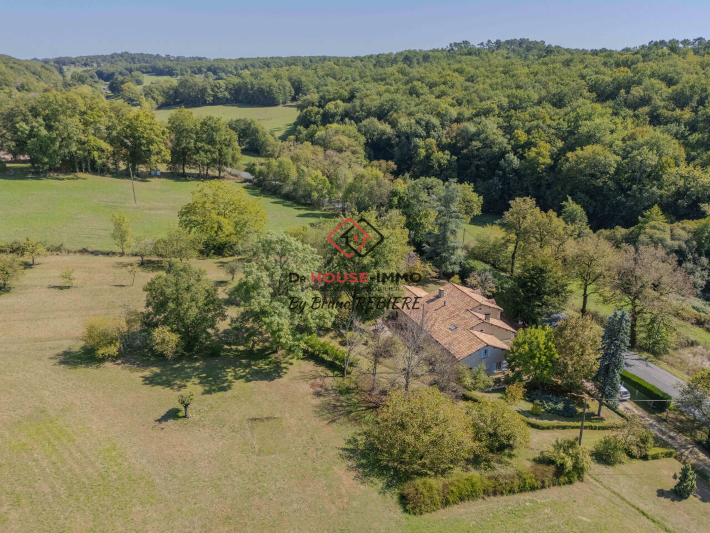 Photo 2 : Vente Maison 8 pièces Thiviers 260 m²