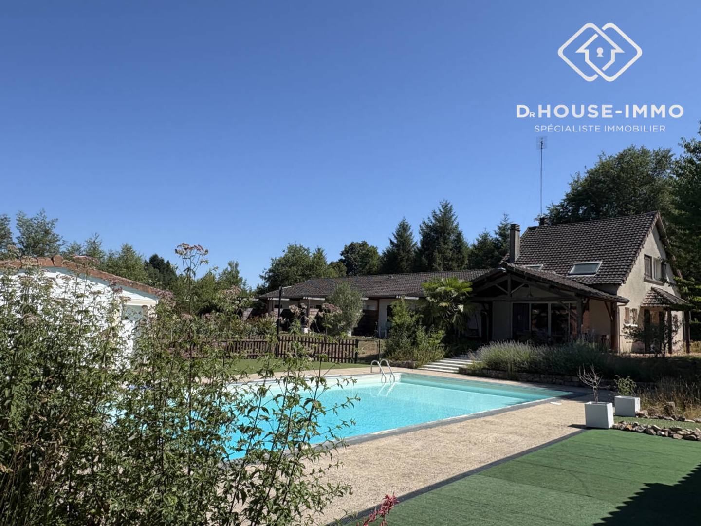 Photo 3 : Vente Maison 17 pièces Augignac 420 m²