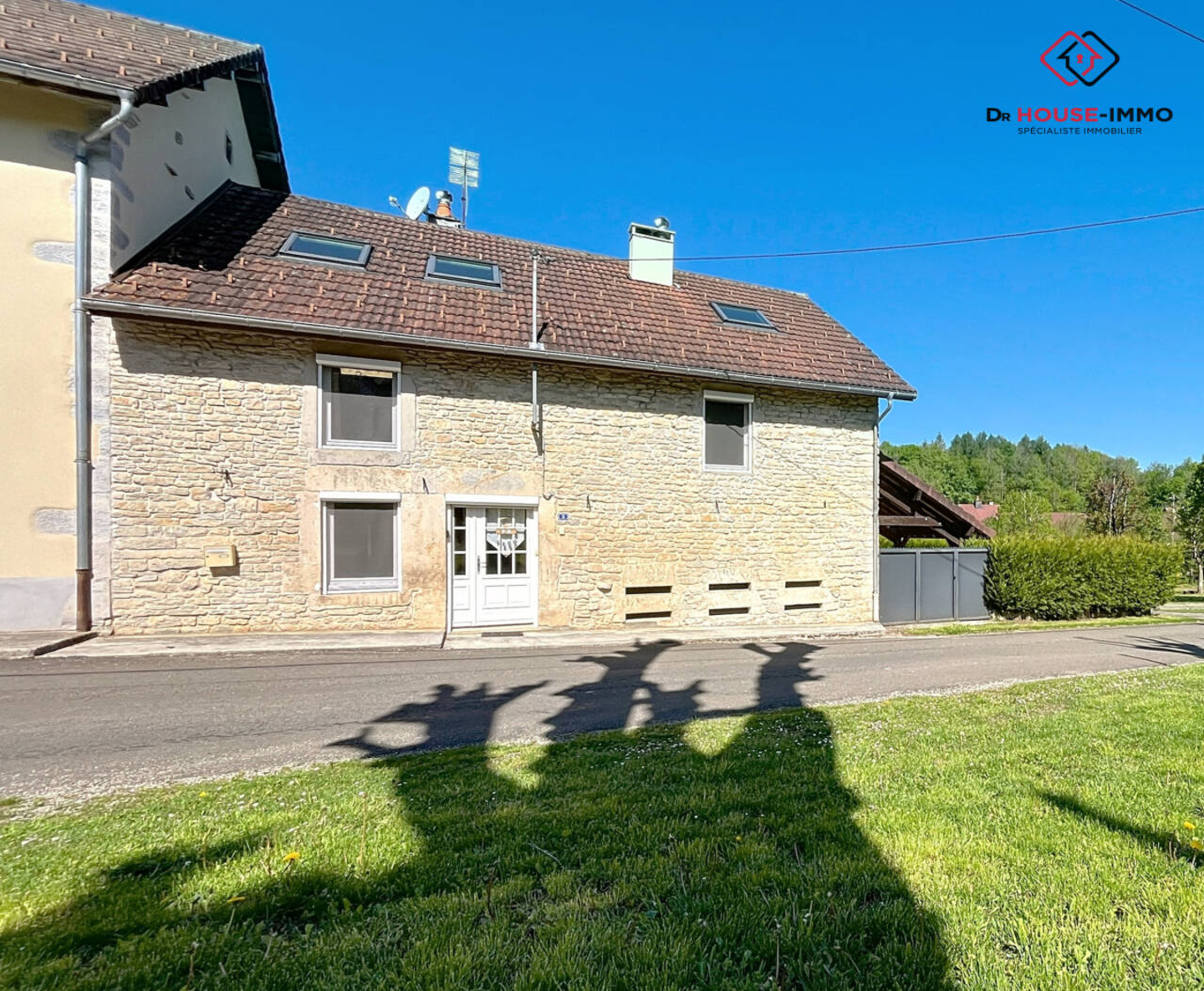 Photo 1 : Vente Maison 8 pièces Denezières 166 m²