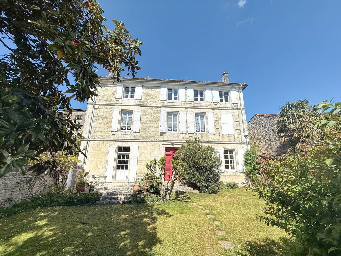 Photo 1 : Vente Maison 9 pièces Vars 279 m²