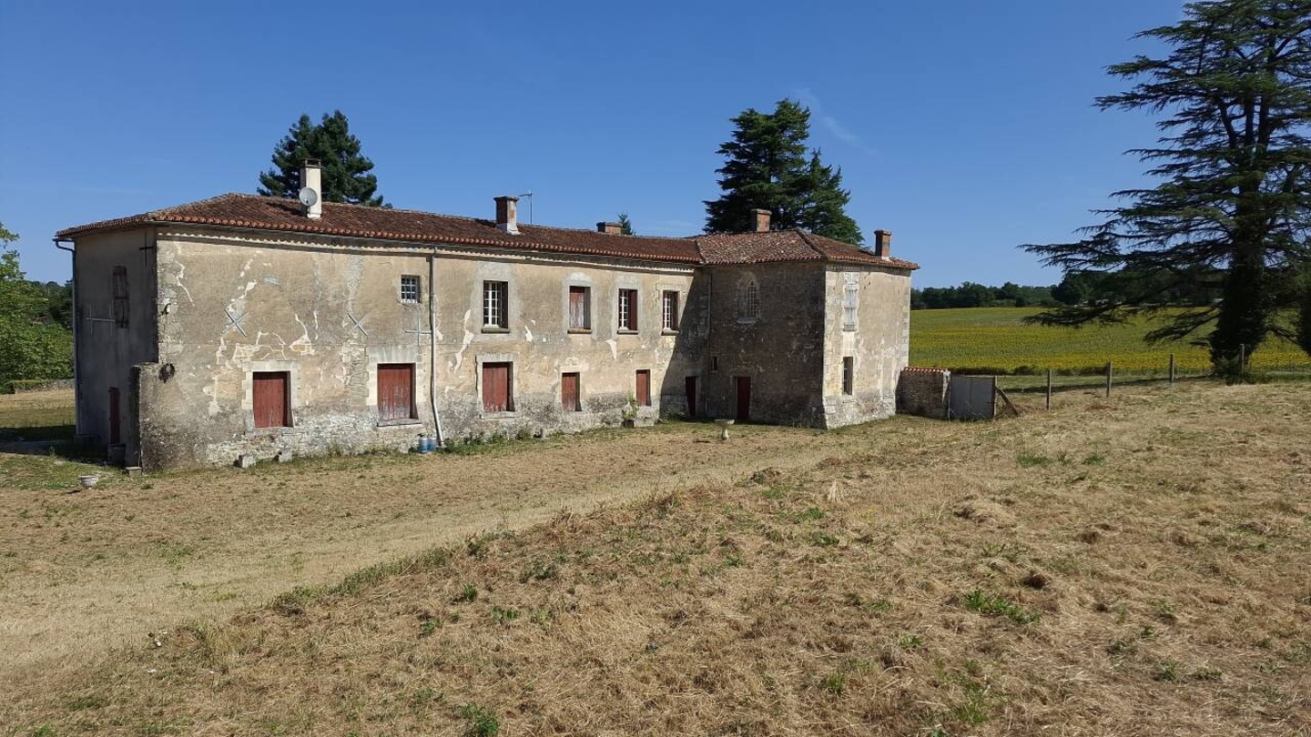 Photo 2 : Vente Maison 14 pièces Saint-Claud 442 m²