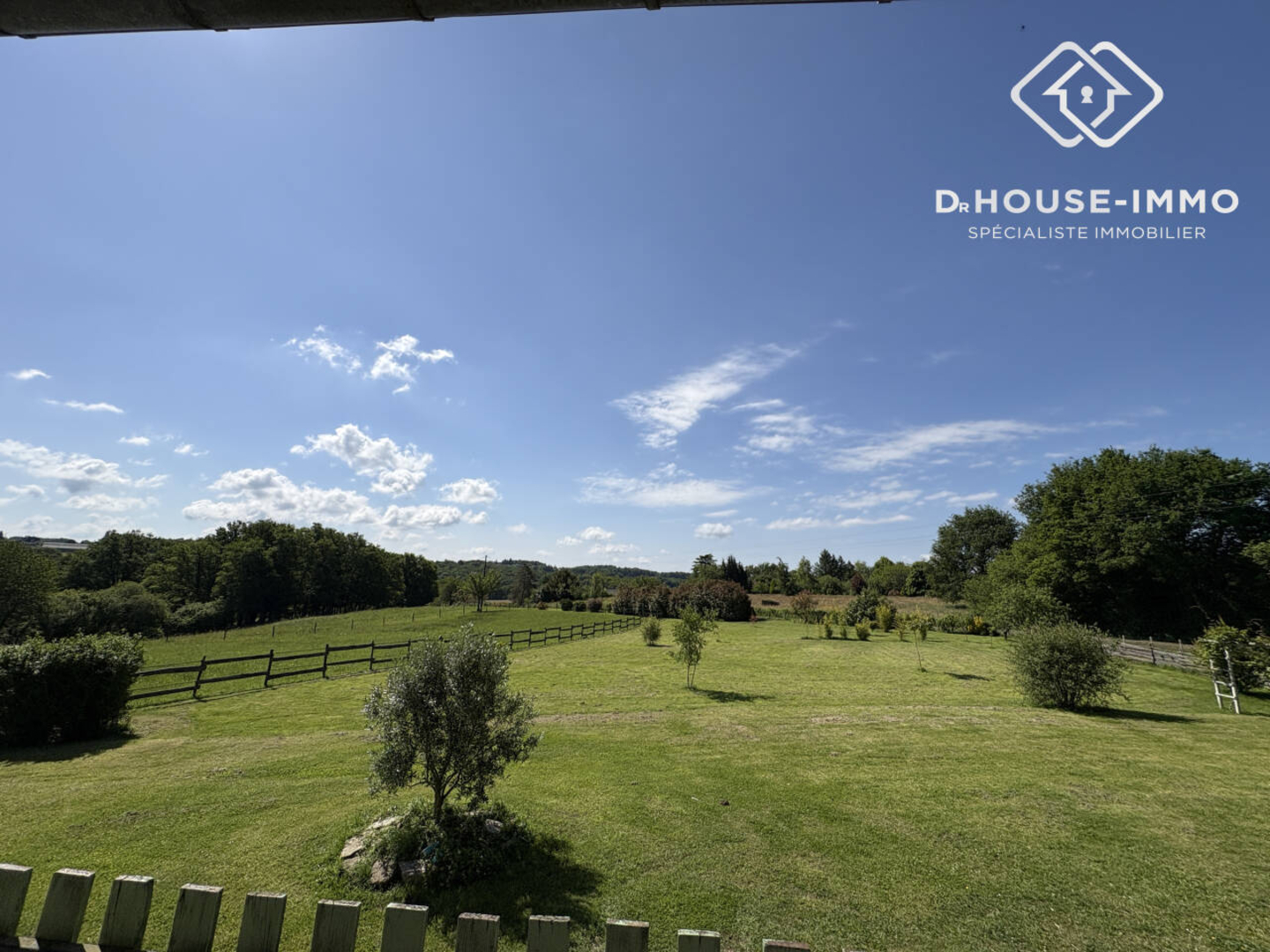 Photo 2 : Vente Maison 7 pièces Saint-Jory-de-Chalais 215 m²