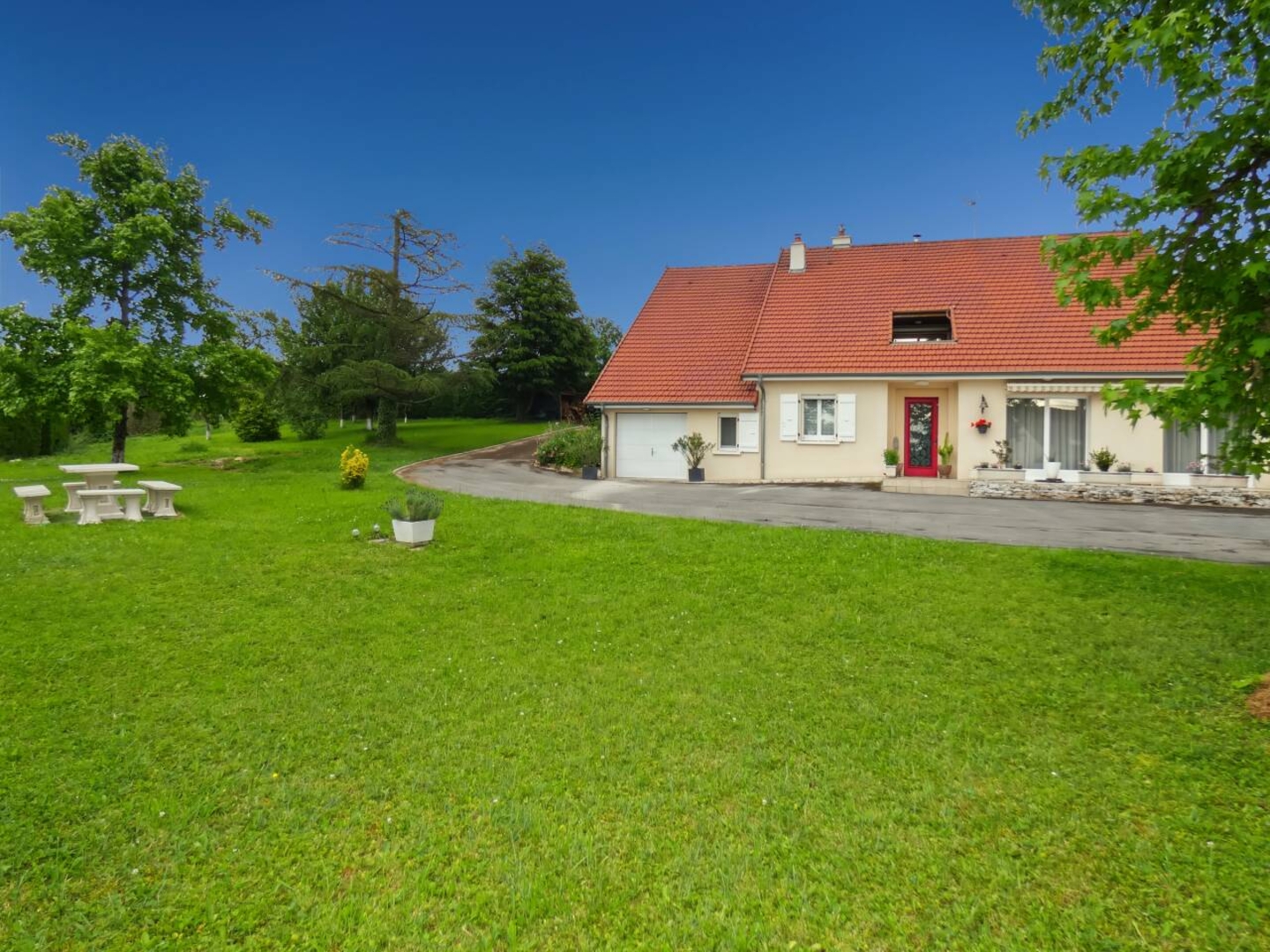 Photo 1 : Vente Maison 7 pièces Lons-le-Saunier 170 m²
