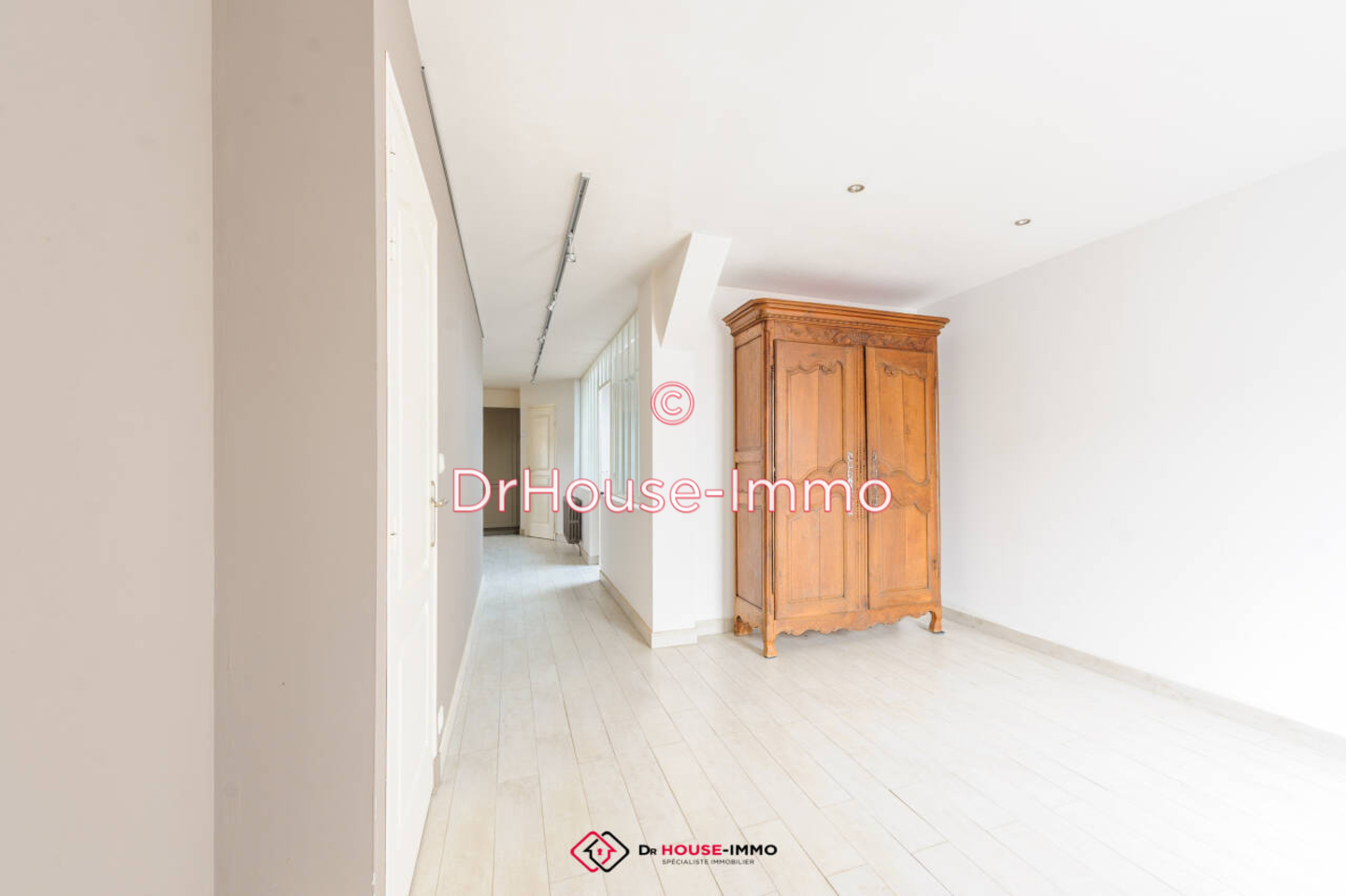 Photo 2 : Vente Maison 6 pièces Saint-Georges-d'Oléron 194 m²