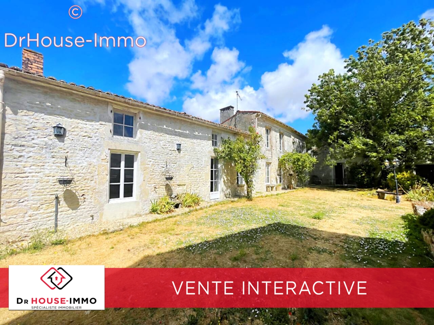 Photo 1 : Vente Maison 10 pièces Surgères 343 m²