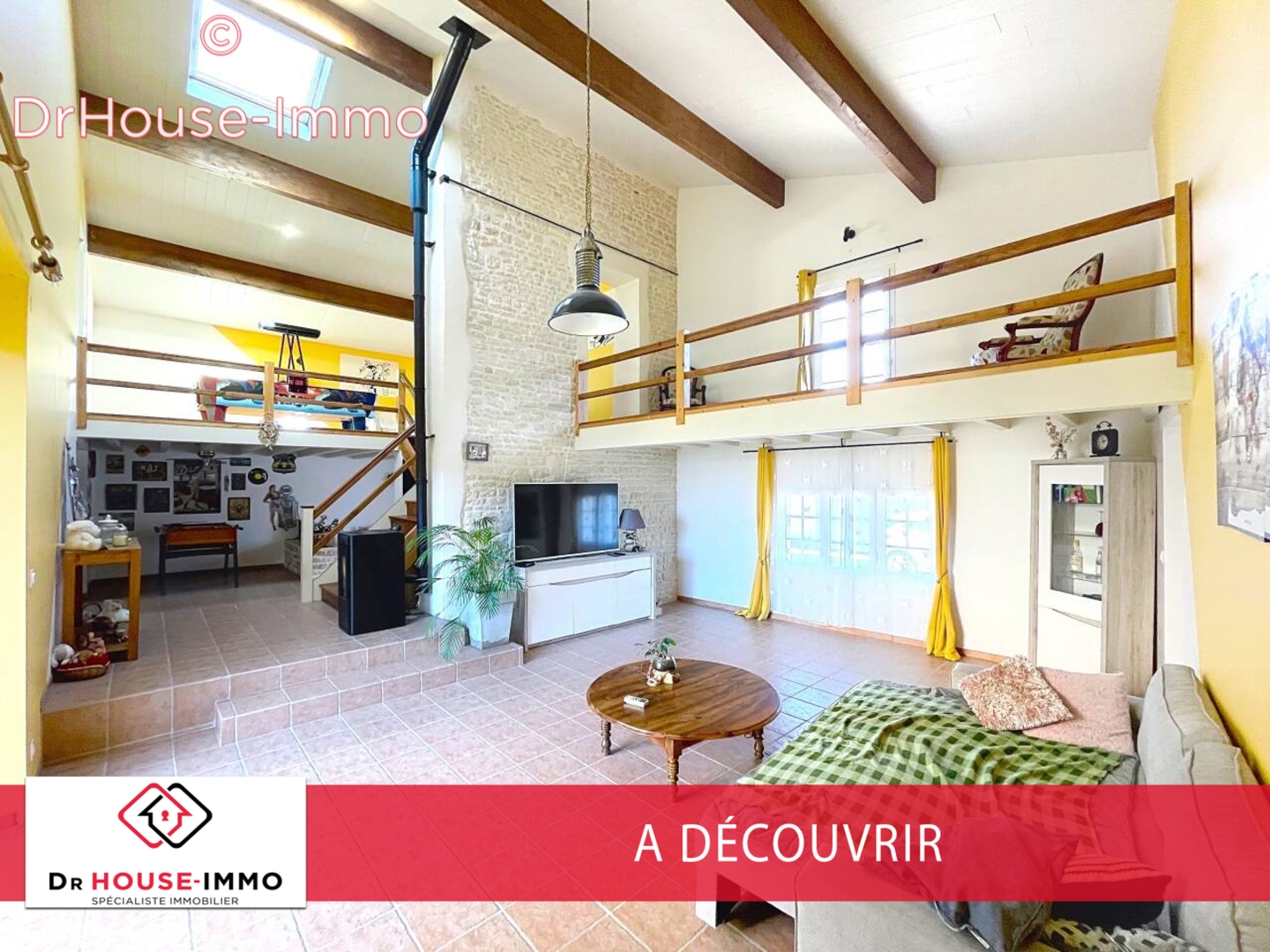 Photo 1 : Vente Maison 10 pièces Surgères 343 m²