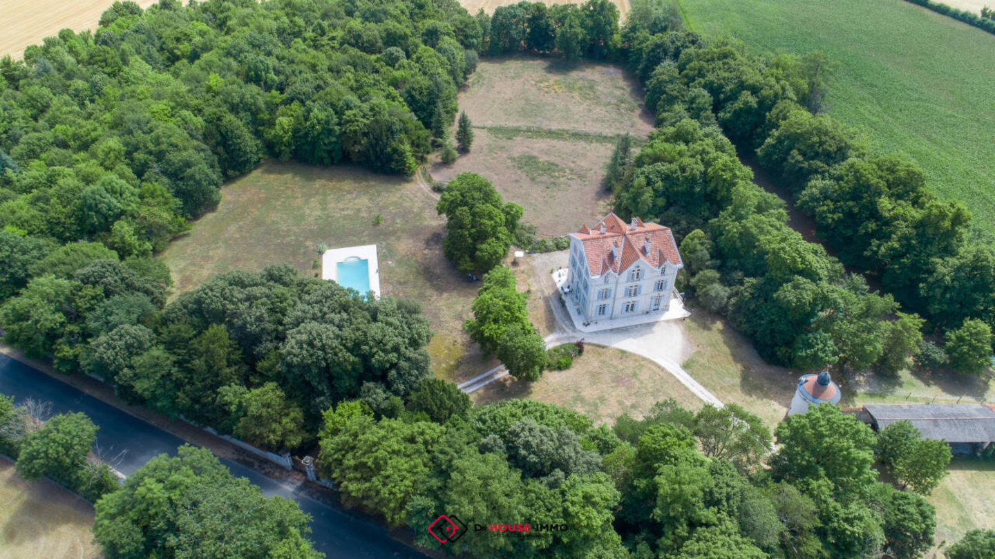Photo 3 : Vente Maison 13 pièces Saint-Jean-d'Angély 341 m²