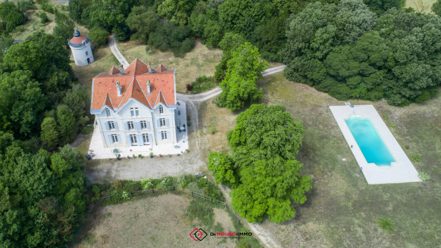 Photo 2 : Vente Maison 13 pièces Saint-Jean-d'Angély 341 m²