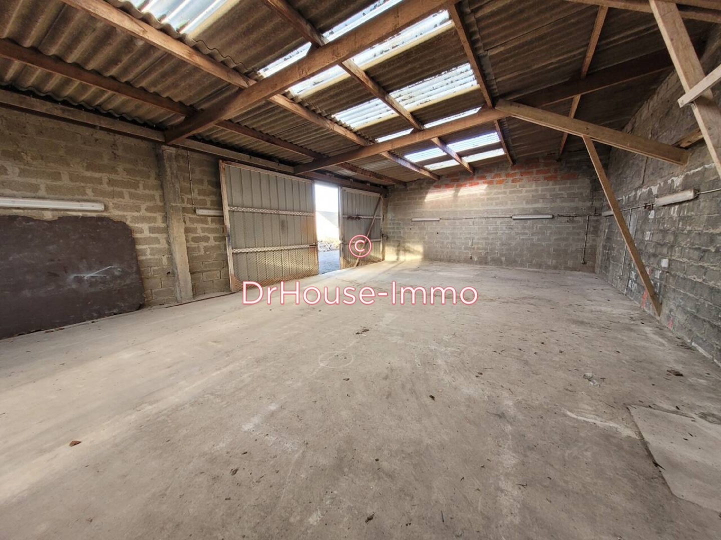 Photo 1 : Location Parking / Box 1 pièce Auchel 105 m²