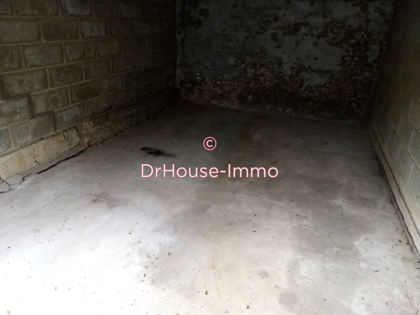 Photo 1 : Location Parking / Box Nesle 10 m²