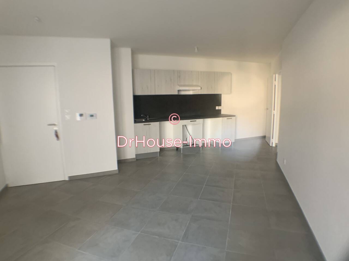 Photo 2 : Location Appartement 2 pièces Marseille 48 m²