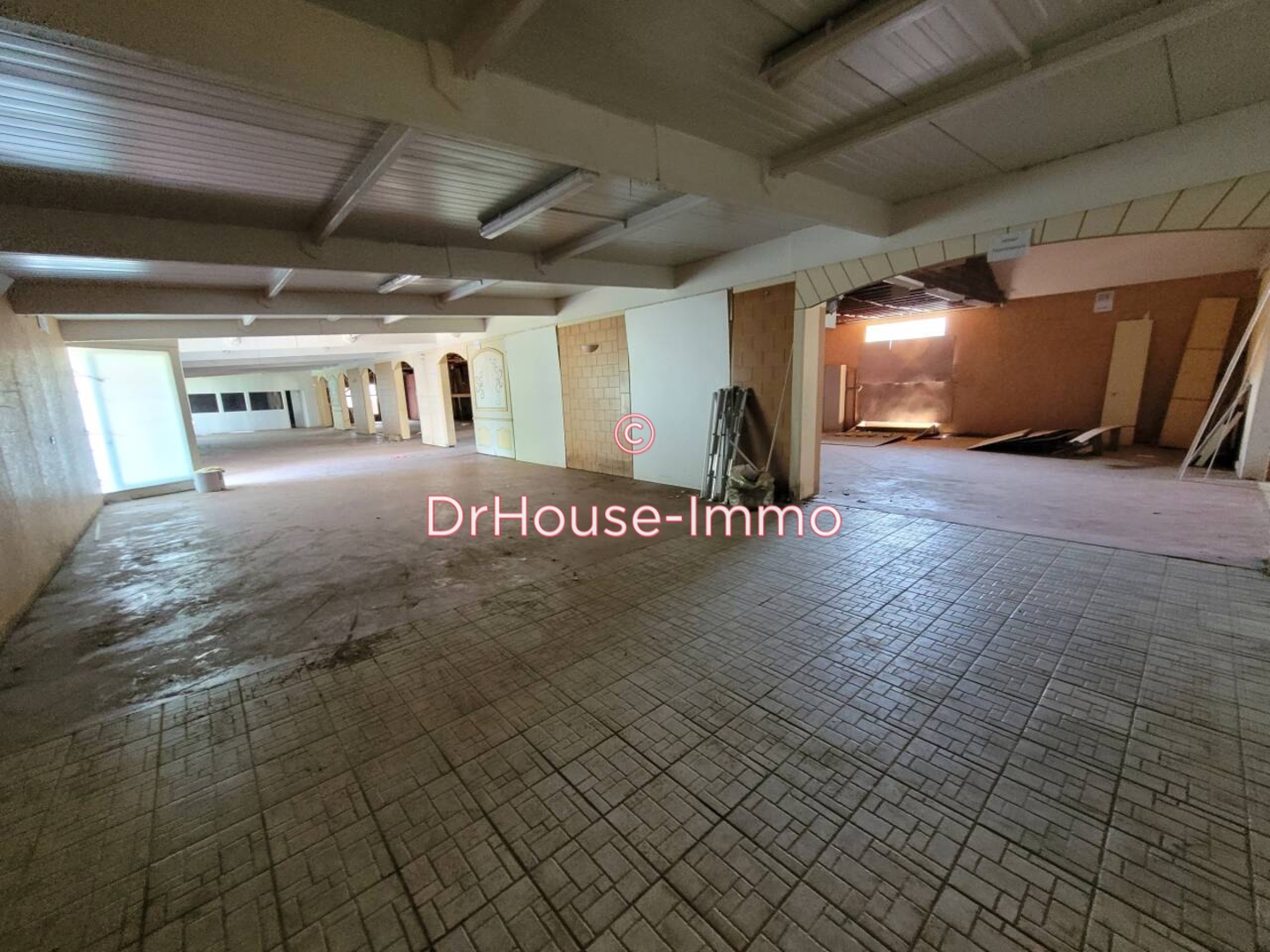 Photo 1 : Location Parking / Box 6 pièces Calonne-Ricouart 900 m²