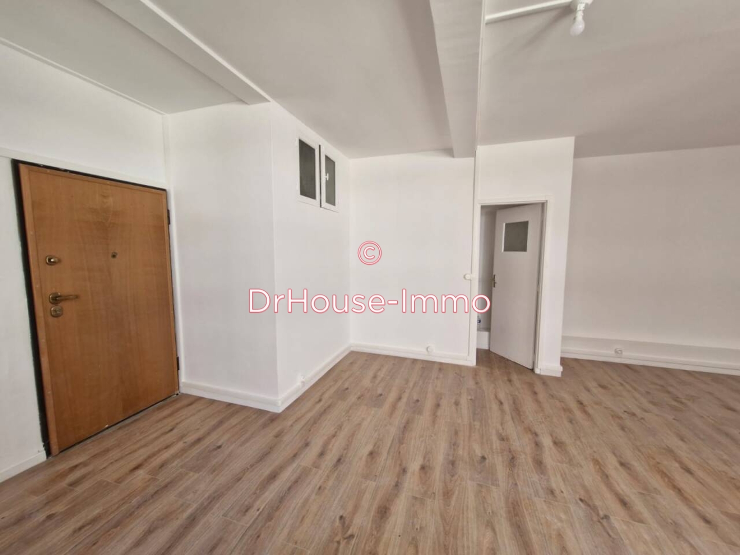 Photo 1 : Location Bureau 1 pièce Toulon 33 m²
