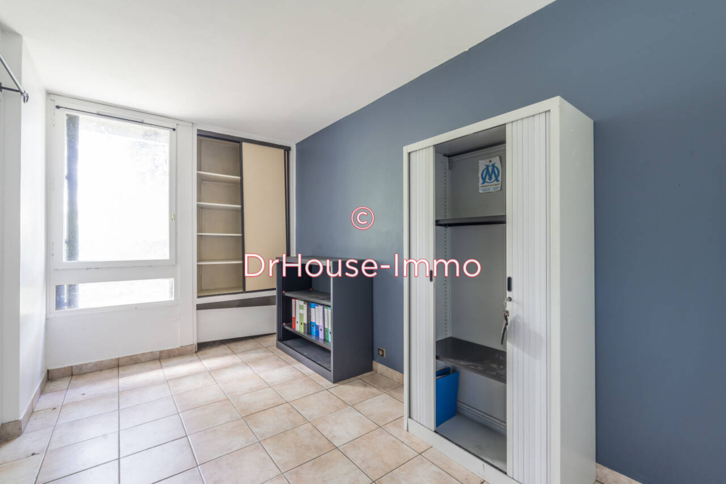 Photo 1 : Location Commerce 1 pièce Élancourt 10 m²