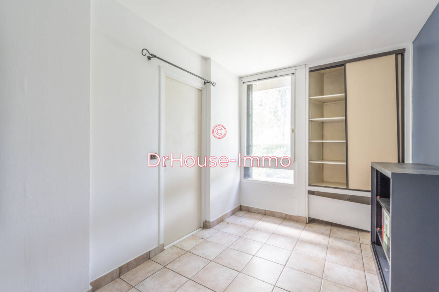Photo 2 : Location Bureau 1 pièce Élancourt 10 m²