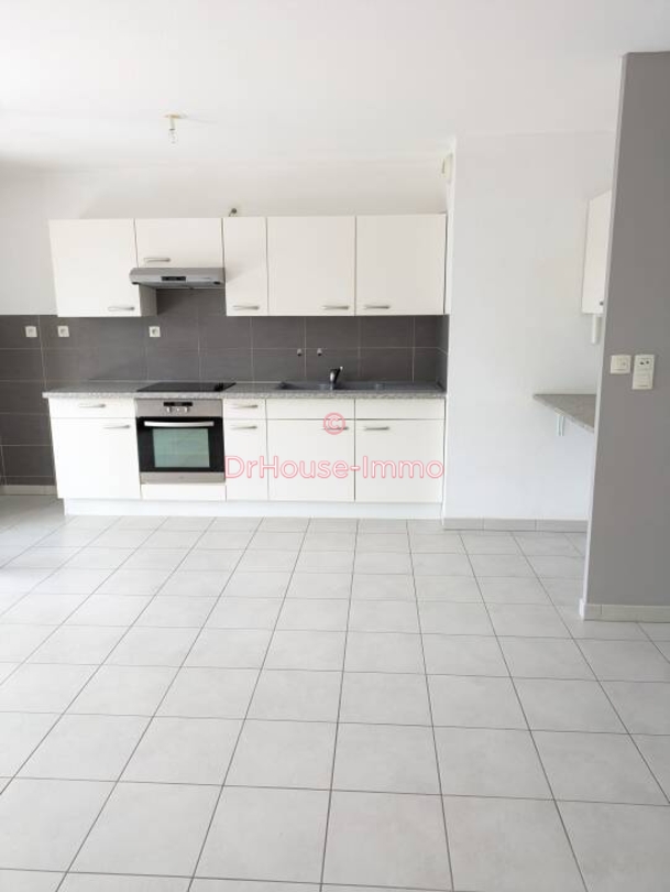 Photo 1 : Location Appartement 3 pièces Saint-Julien-les-Villas 71 m²