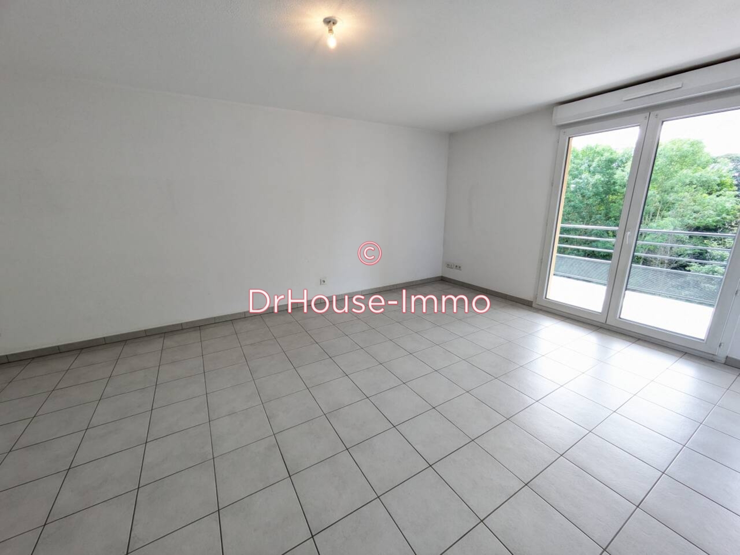 Photo 3 : Location Appartement 3 pièces Saint-Julien-les-Villas 71 m²