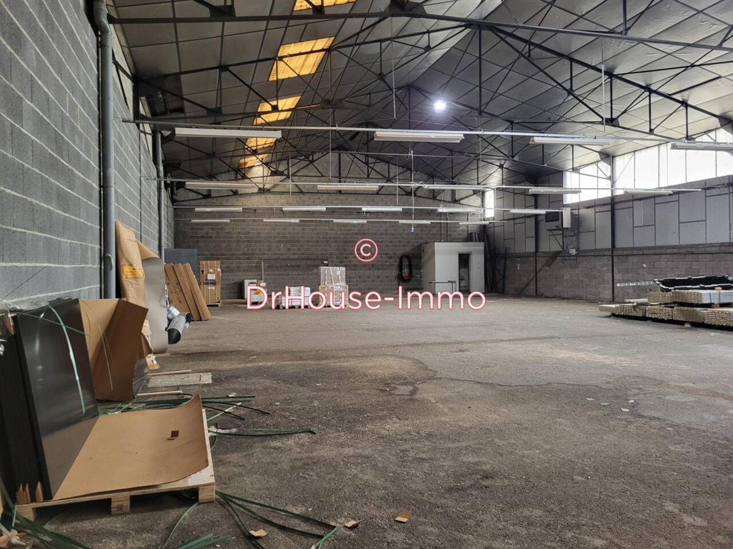 Photo 1 : Location Local d'activités 1 pièce Brives-Charensac 500 m²