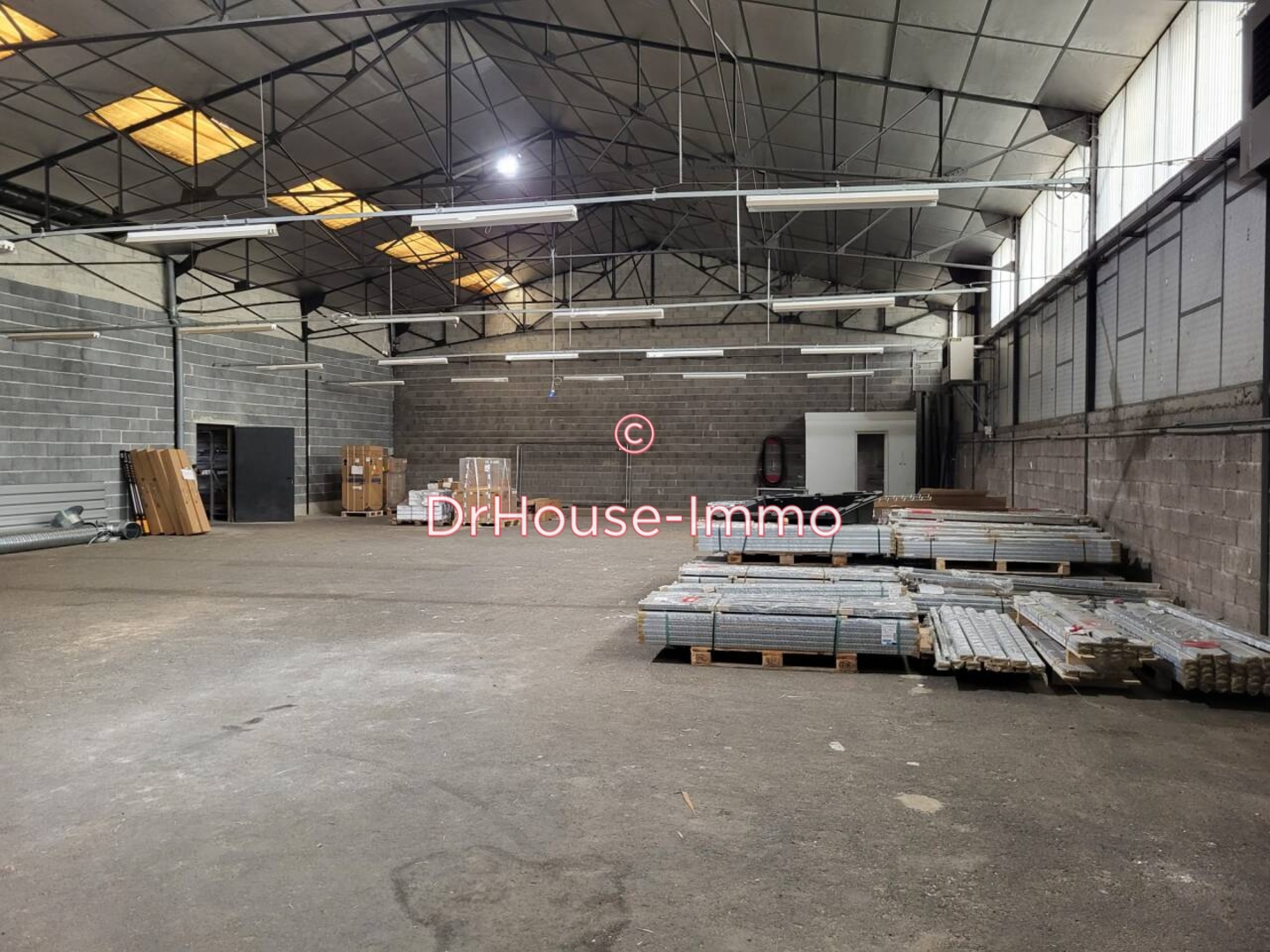 Photo 2 : Location Local d'activités 1 pièce Brives-Charensac 500 m²