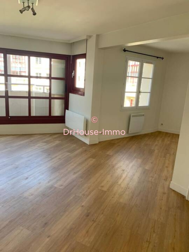Photo 1 : Location Appartement 4 pièces Lille 92 m²
