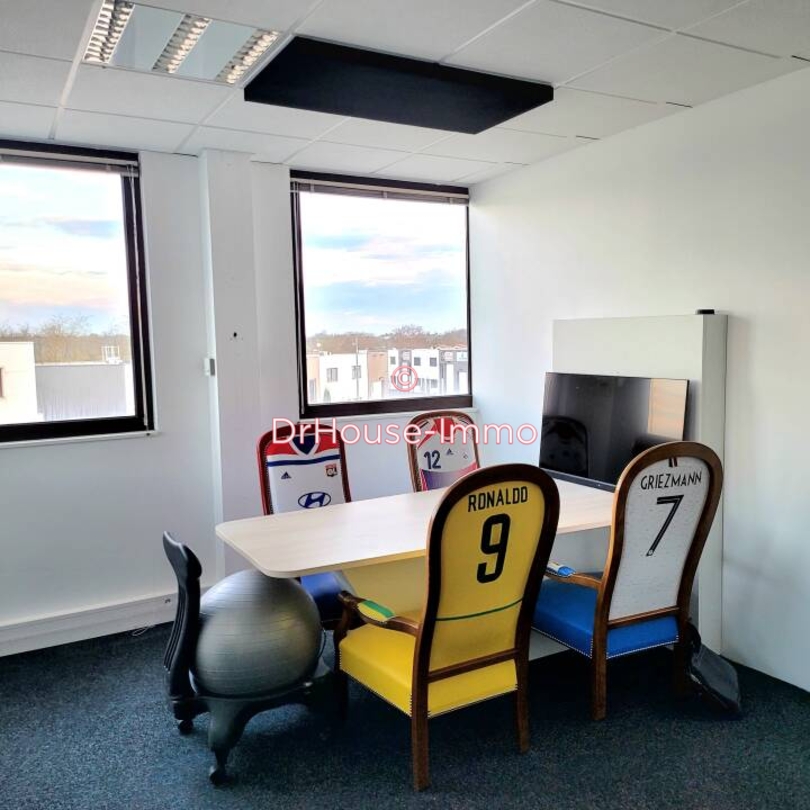 Photo 2 : Location Bureau 3 pièces Cailloux-sur-Fontaines 76 m²