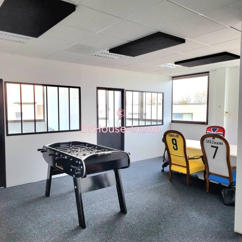 Photo 1 : Location Bureau 3 pièces Cailloux-sur-Fontaines 76 m²