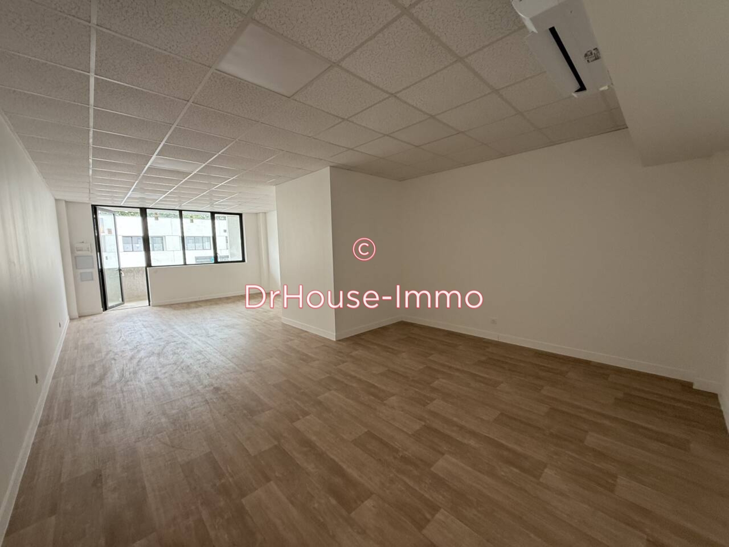 Photo 2 : Location Commerce 1 pièce Serris 50 m²