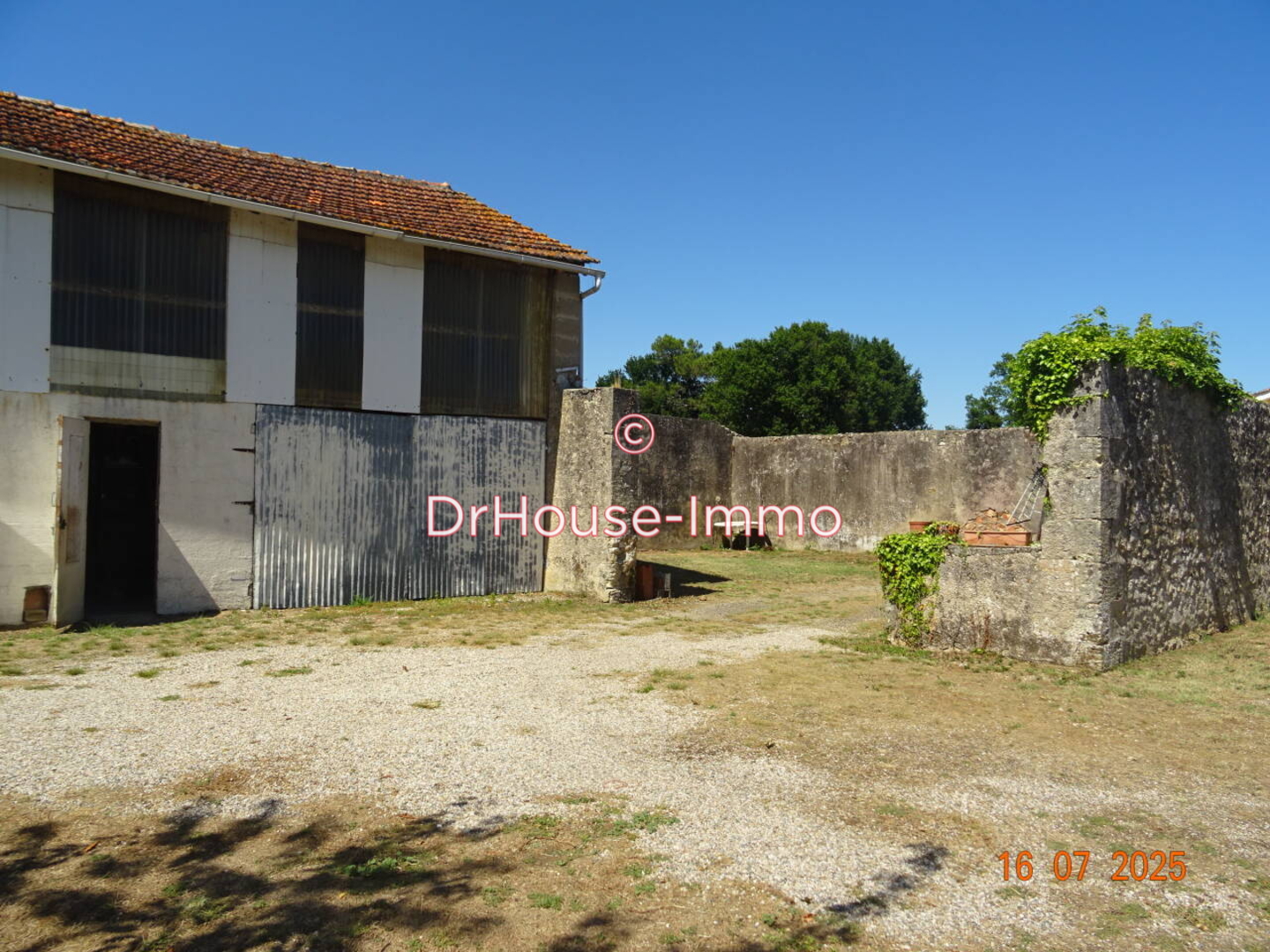 Photo 1 : Location Parking / Box 3 pièces Lesparre-Médoc 82 m²