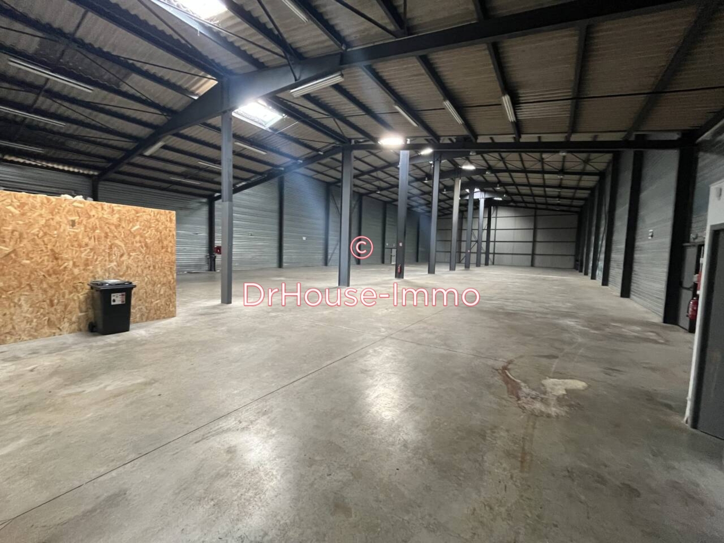 Photo 2 : Location Commerce 1 pièce Le Puy-en-Velay 1224 m²