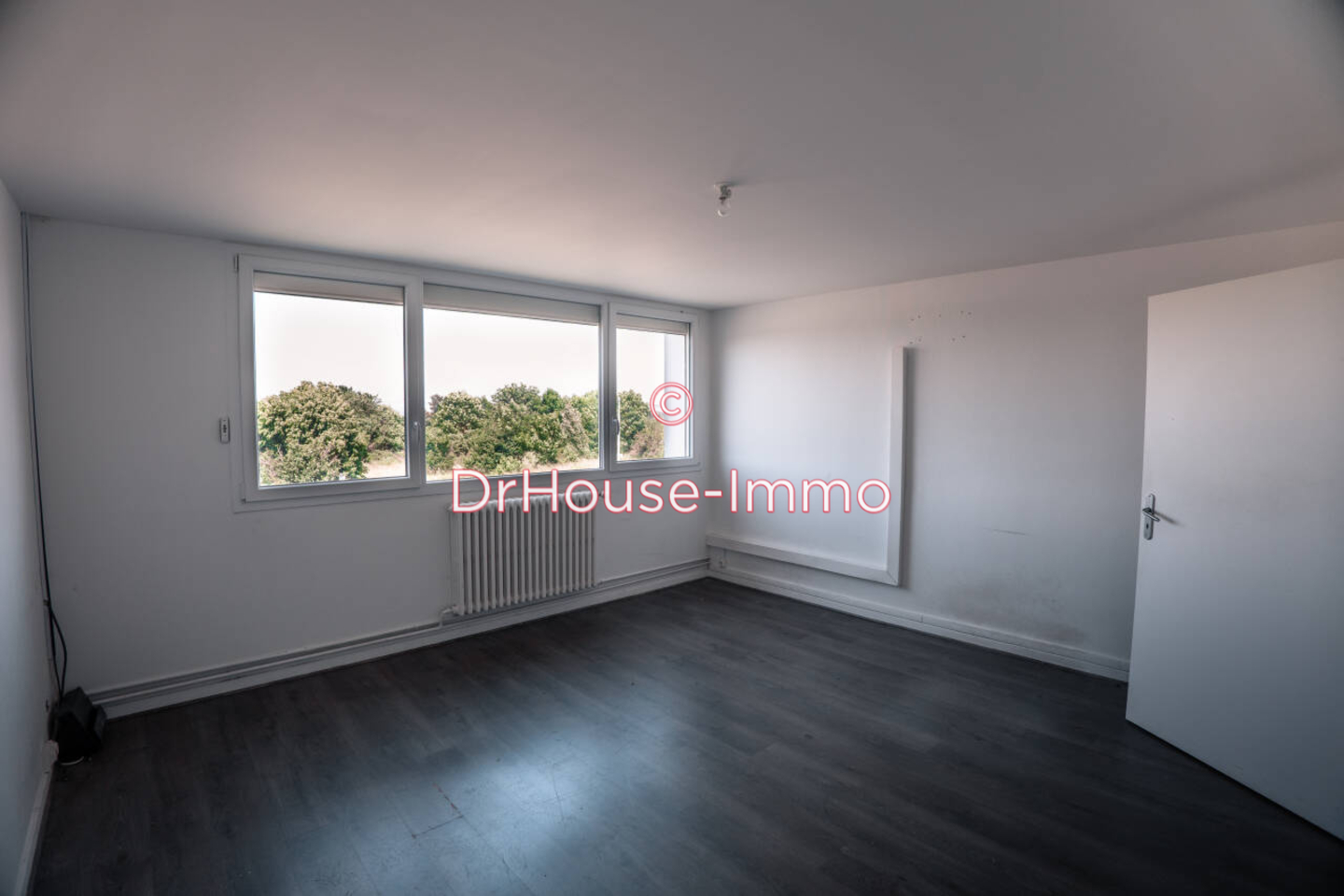 Photo 3 : Location Commerce 7 pièces Le Puy-en-Velay 2266 m²