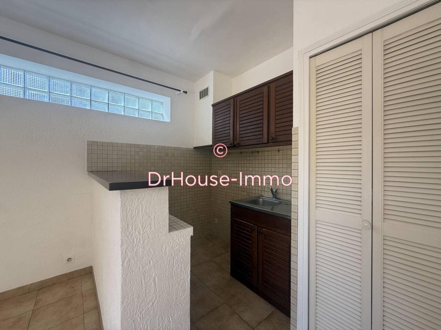 Photo 3 : Location Appartement 1 pièce Saint-Laurent-du-Var 27 m²