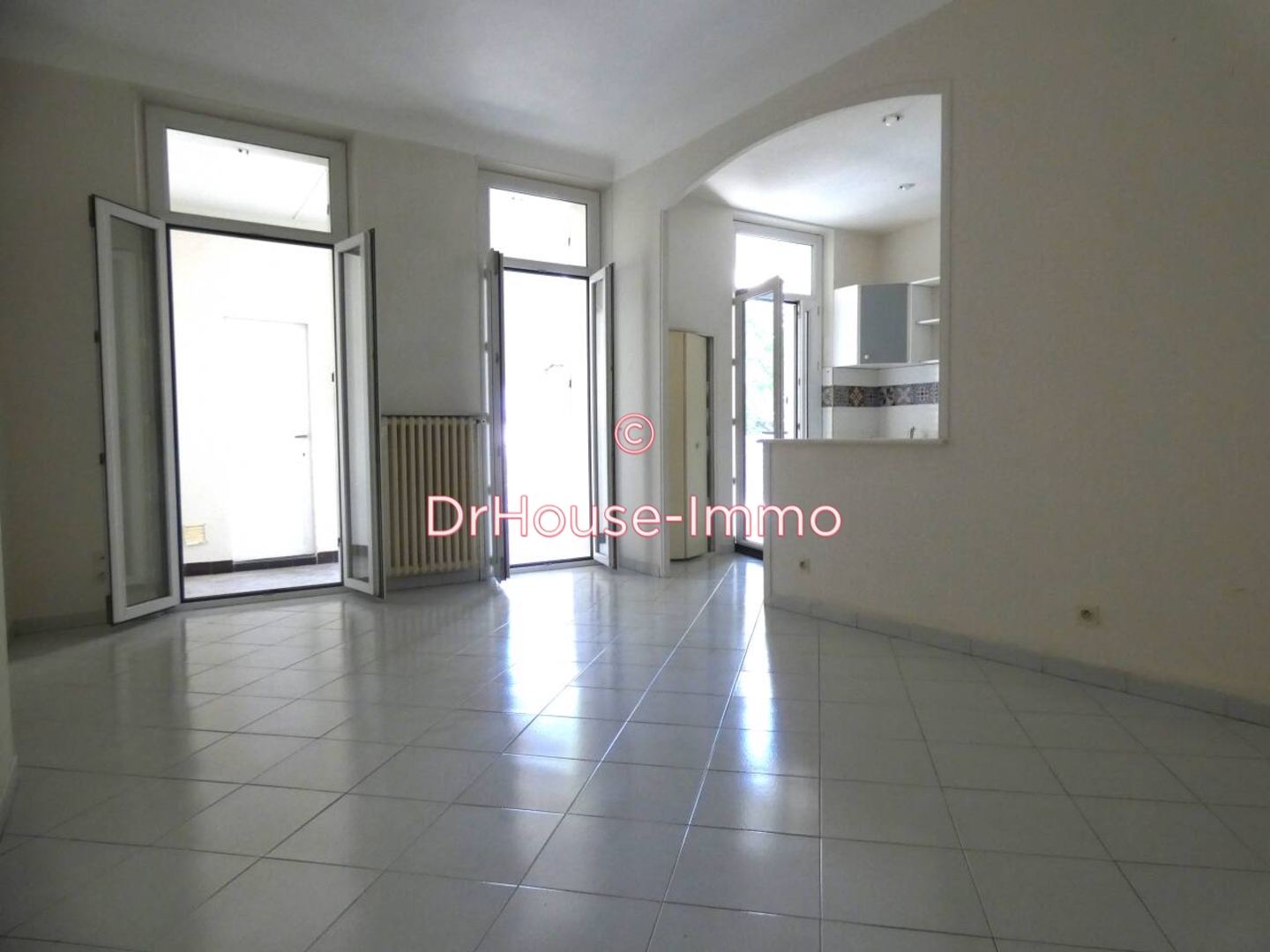Photo 2 : Location Appartement 2 pièces Marseille 51 m²