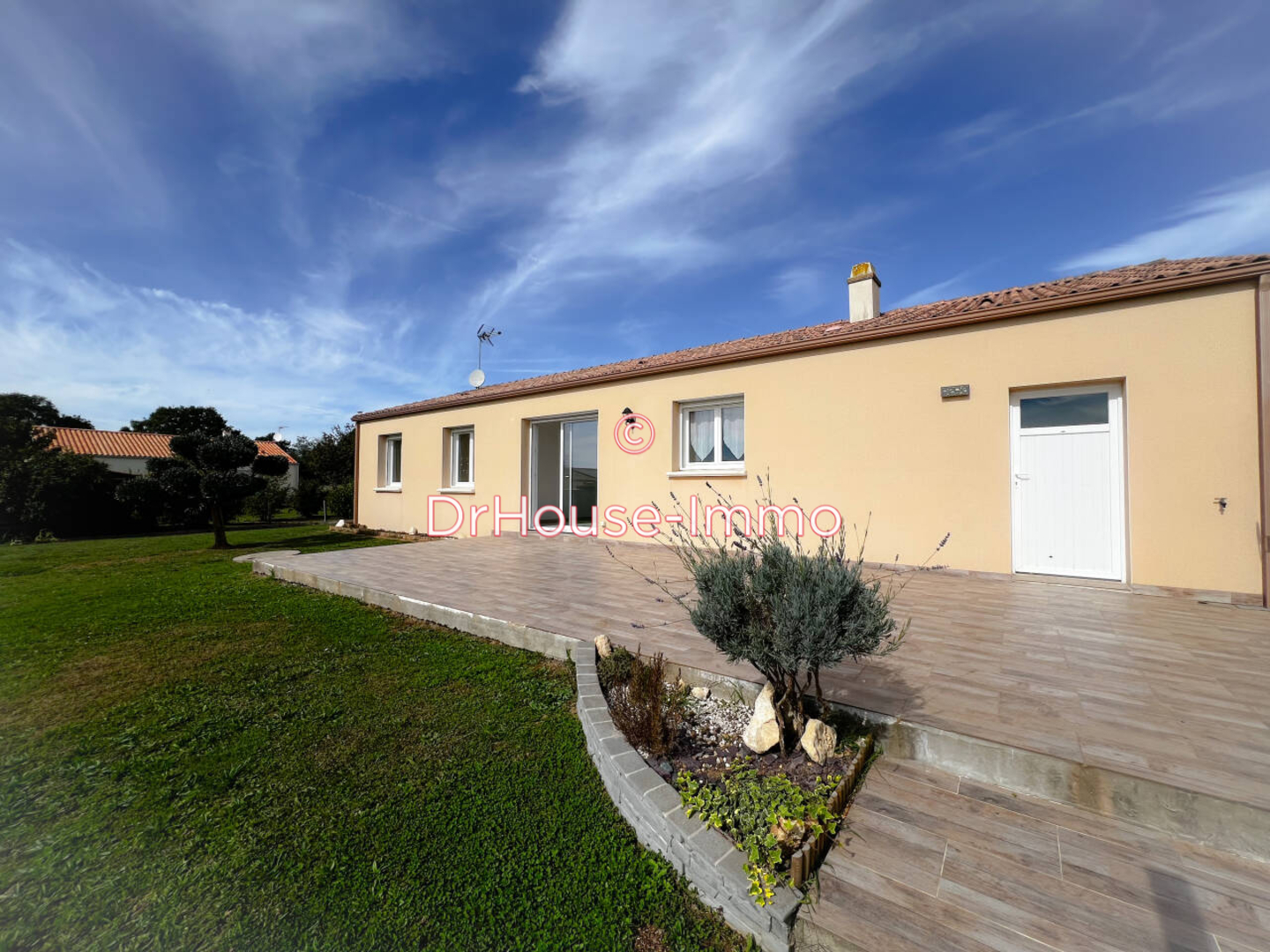 Photo 1 : Location Maison 4 pièces Magnils-Reigniers 92 m²