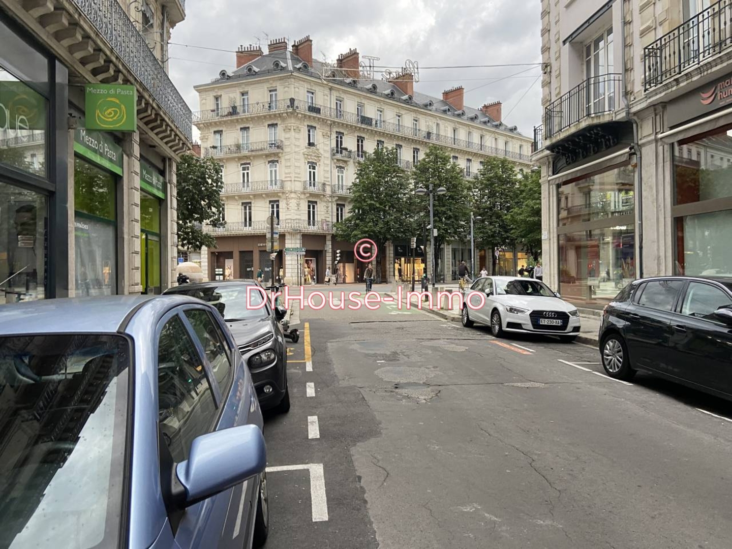 Photo 2 : Location Commerce 3 pièces Grenoble 52 m²