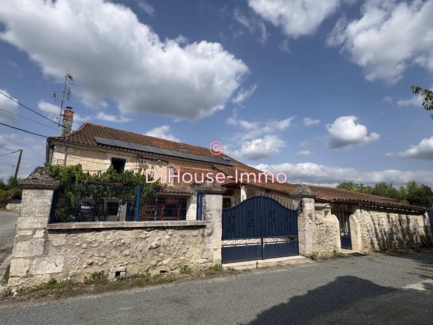 Photo 2 : Vente Maison 8 pièces Léguillac-de-Cercles 226 m²